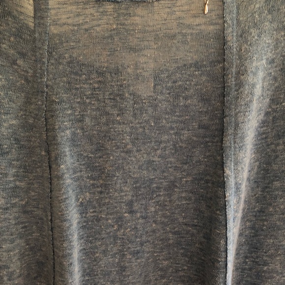 🎁NWOT hi Lo raw edge blue top. - Picture 4 of 7